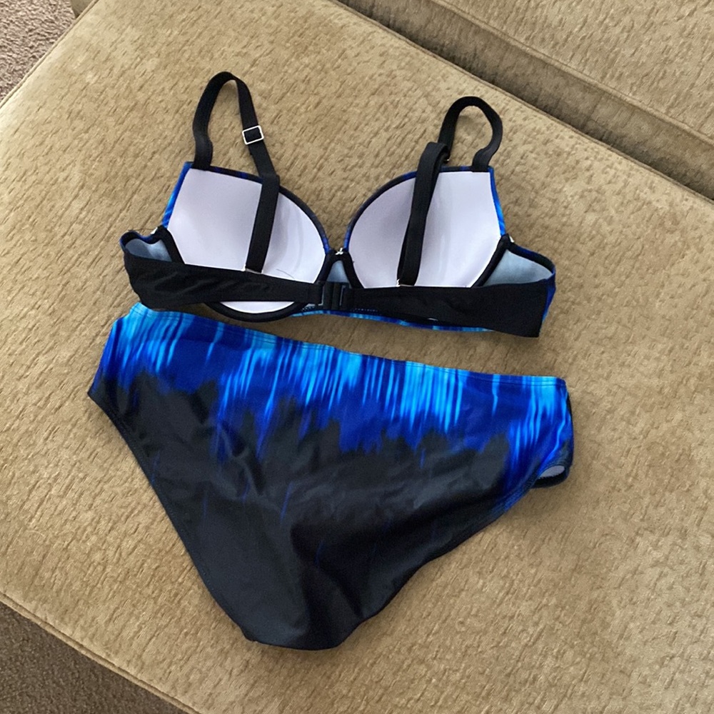 Blue bikini - Picture 2 of 3